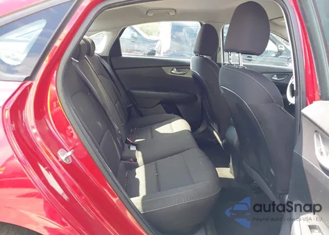 2021 Kia Forte Lxs z USA, uszkodzony, nr VIN 3KPF24AD3ME263805